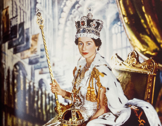 Image of the Queen during her coronation