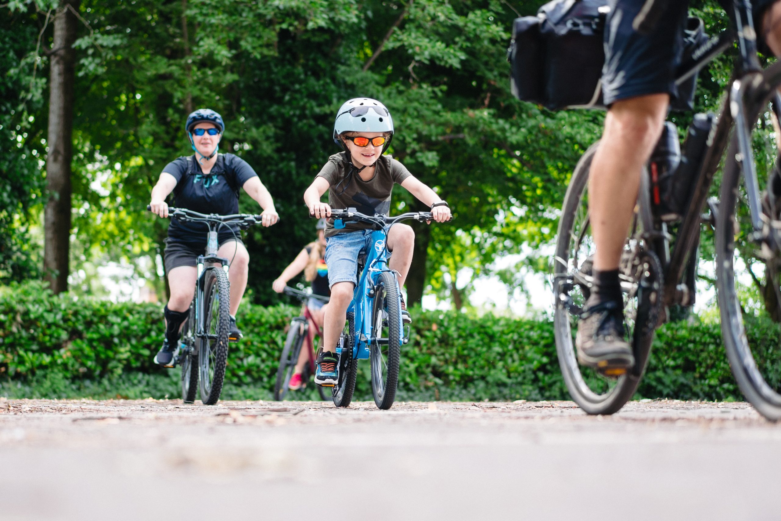 A family enjoys a Bikeability session